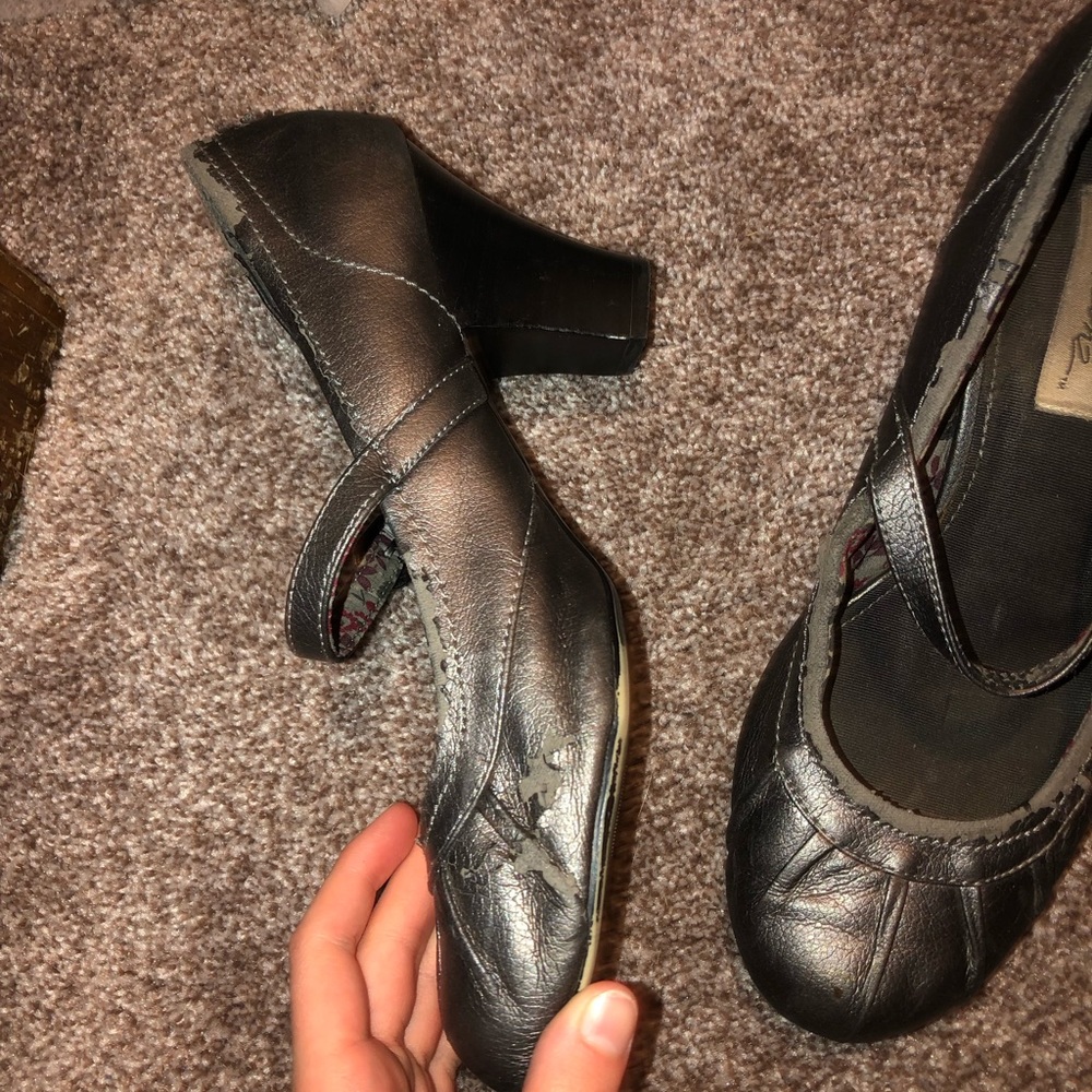 Silver heels - Picture 2 of 2